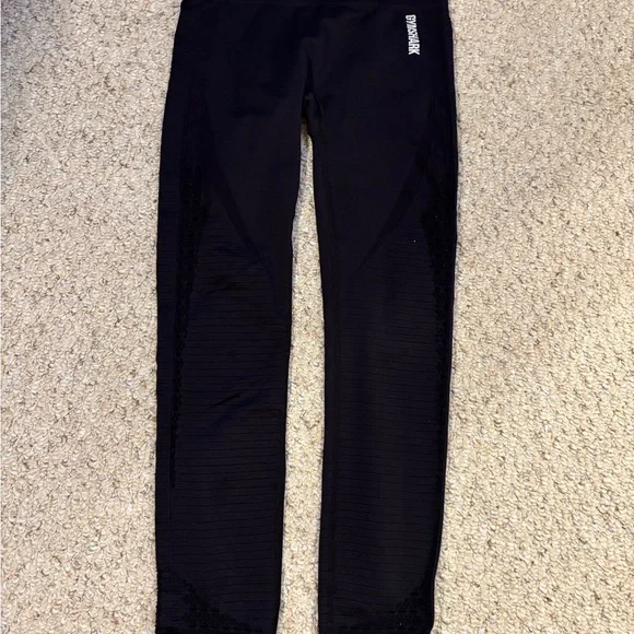 Gymshark • Black Leggings with Mesh Cutouts - Picture 2 of 6